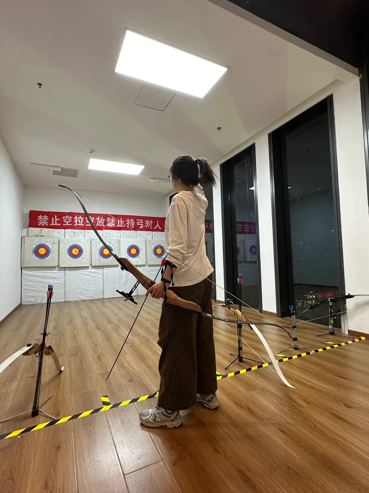 室内射箭练习